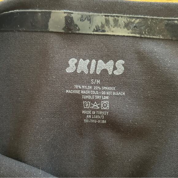 SKIMS Sculpting Mid Waist Thong in Black Size Small/Medium NEW w/o Tag - Picture 6 of 7